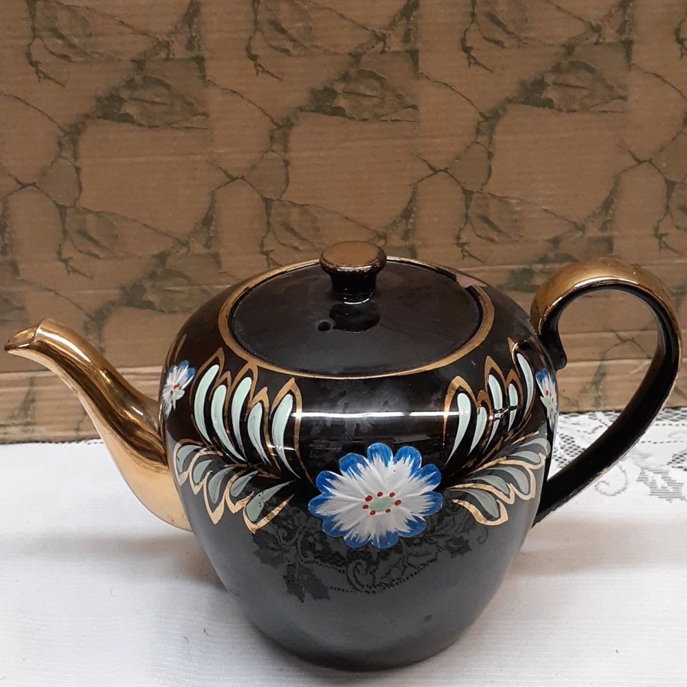 Vintage 1970's hand painted English style tea pot‎